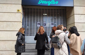 ep las trabajadoras de la cadena de perfumerias douglas han clausurado sus tiendas a modo de