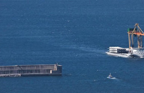 ep llegan al puerto de bilbao las palas de los aerogeneradores para el parque eolico que construye