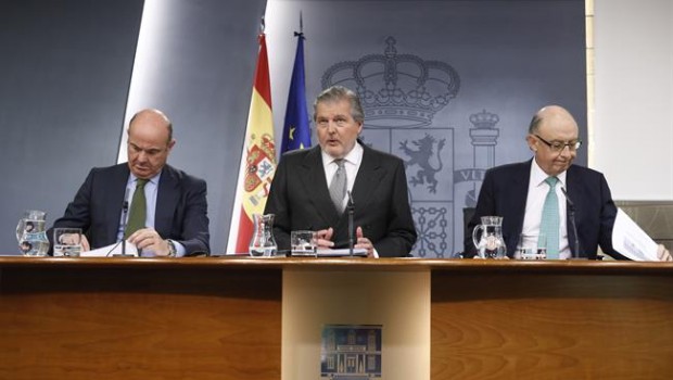 Luis de Guindos, Méndez de Vigo i Cristóbal Montoro en roda de premsa | EUROPA PRESS ep luisguindos mendezvigo i cristobal montororodapremsa