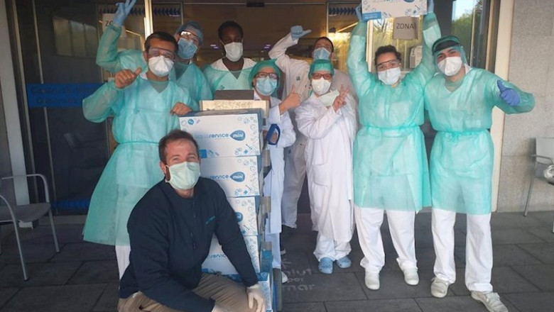 ep profesionales sanitarios del cap sant andreu barcelona reciben el suministro de agua de