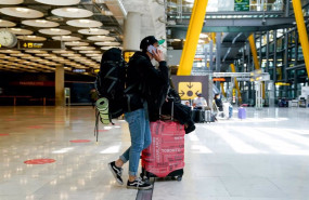ep un chico con el equipaje en la t4 del aeropuerto adolfo suarez ep un chico con el equipaje en la t4 del aeropuerto adolfo suarez