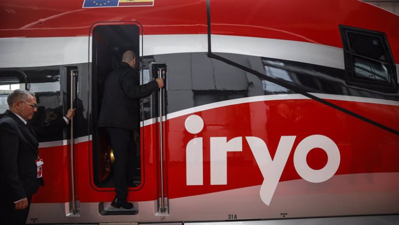 Una persona entra en el tren Iryo la su llegada a la estación de València Joaquín Sorolla desde Madrid, a 21 de noviembre de 2022, en Valencia, Comunidad Valenciana (España). | Rober Solsona - Europa Press ep una persona entra en el tren iryo la su llegada a la estacion de valncia joaquin sorolla desde