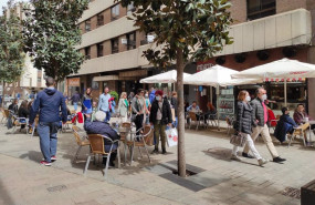 ep una terraza de un establecimiento hostelero del centro de cordoba con todas las mesas ocupadas