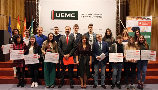 Valladolid.- Un momento de la entrega de las becas | UEMC ep valladolid- un momentola entregalas becas