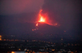 ep volcan de la palma por la noche en la palma a 22 de septiembre de 2021 en la palma santa cruz de
