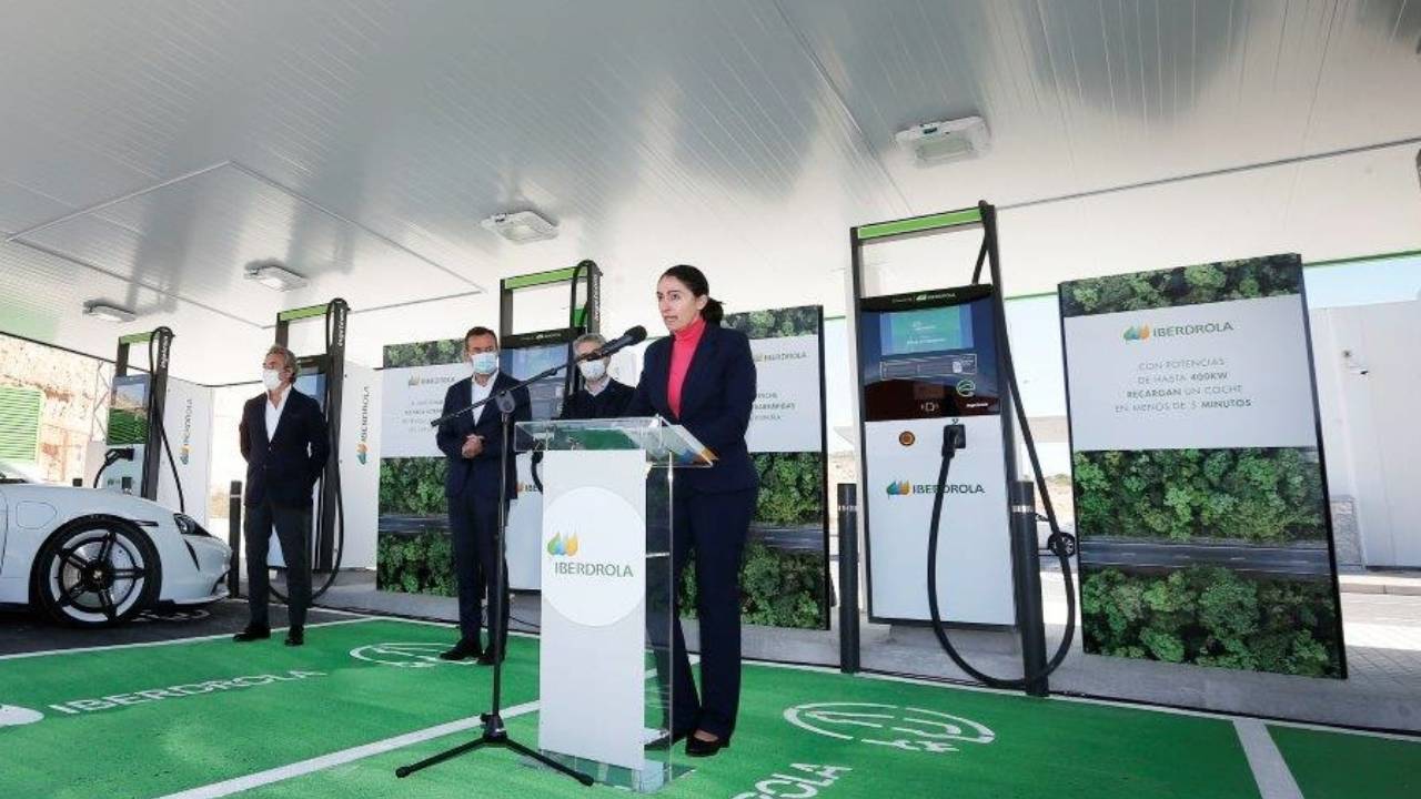 Iberdrola inaugura el mayor hub de recarga ultrarrápida del sur de Europa en Alicante