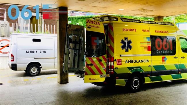 Ambulancia en la puerta de Urgencias en Valdecilla | 061 ep ambulanciala puertaurgenciasvaldecilla