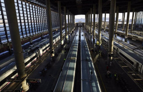 ep archivo - anden con trenes del ave en la estacion de madrid-puerta de atocha en madrid espana