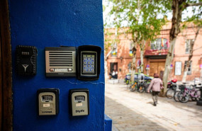 ep archivo   candados de los apartamentos turisticos en el centro de sevilla a 02 de abril de 2024