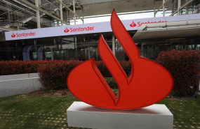 ep archivo   edificio de la sede de banco santander en madrid