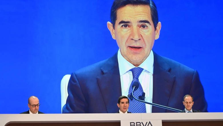 ep archivo   i d el ceo de bbva onur gen el presidente de bbva carlos torres vila y el secretario
