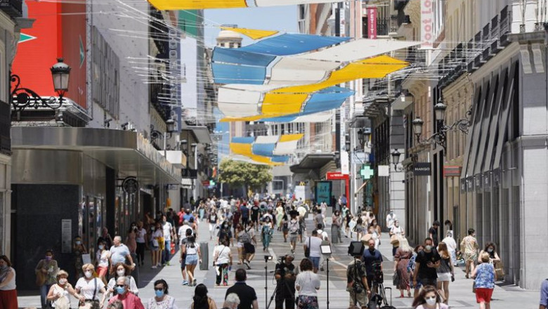 Archivo - Imagen de la calle Preciados desde la Puerta del Sol en Madrid (España), a 29 de junio de 2020. El calor pone desde este lunes en aviso a una quincena de provincias de Andalucía, Castilla y León, Castilla-La Mancha, Extremadura y Madrid, por tem | Jesús Hellín - Europa Press - Archivo ep archivo imagen de la calle preciados desde la puerta del sol en madrid espana a 29 de junio de