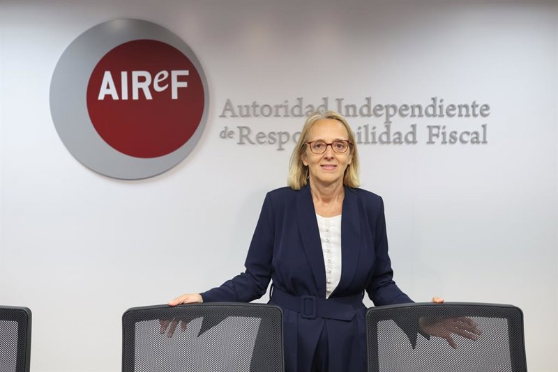La AIReF prevé que la deuda pública caiga al 99,9% del PIB en 2026 y siga a la baja a medio plazo