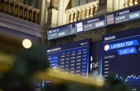 ep archivo   paneles informativos en el palacio de la bolsa de madrid a 16 de diciembre de 2025 en