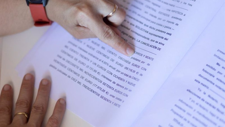 ep archivo una mujer senala una escritura de compraventa de vivienda realizada con una hipoteca ep archivo una mujer senala una escritura de compraventa de vivienda realizada con una hipoteca