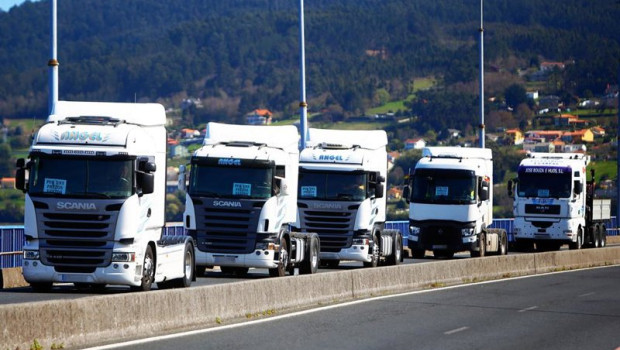 ep archivo varios camiones en una marcha a la entrada de ferrol durante el decimo dia de paro ep archivo varios camiones en una marcha a la entrada de ferrol durante el decimo dia de paro