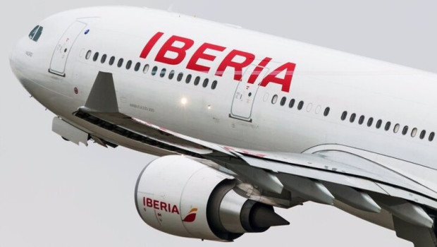 ep avion de iberia despegando