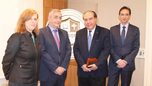 ep carlos ocana perez de tudela segundo por la izquierda en su charla del foro ieside