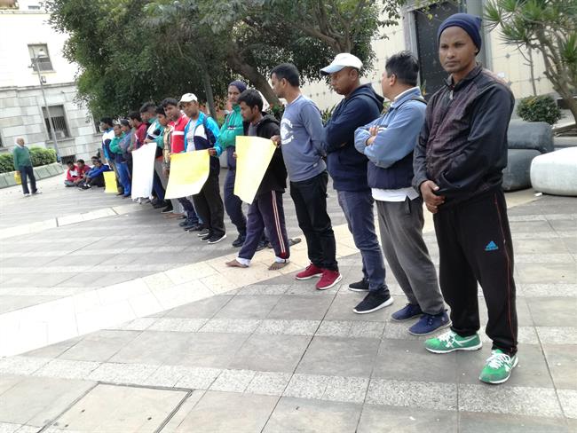 Concentración de migrantes asiáticos del CETI de Ceuta frente a la Subdelegación | EUROPA PRESS/CEDIDA ep concentracionmigrantes asiaticosceticeuta frentela subdelegacion