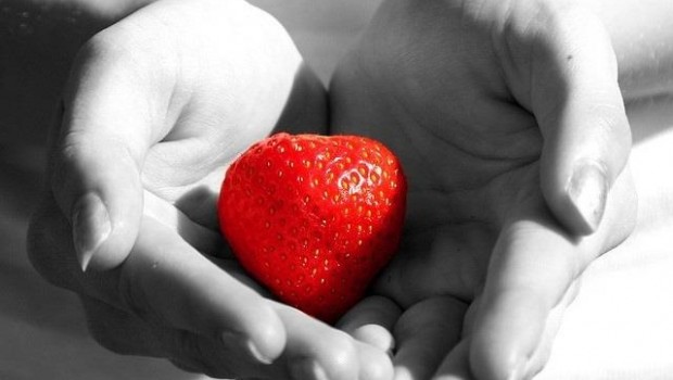 ep corazon manos fresa