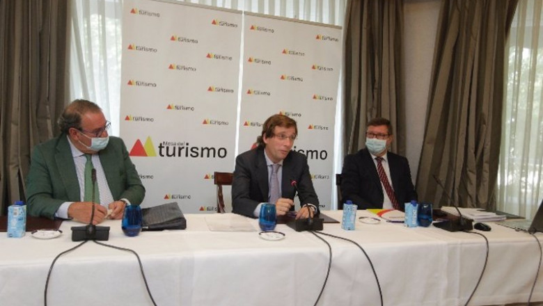 ep de izqda a dcha juan molas presidente de la mesa del turismo jose luis martinez almeida alcalde ep de izqda a dcha juan molas presidente de la mesa del turismo jose luis martinez almeida alcalde