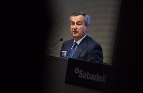 ep el consejero delegado del banco sabadell cesar gonzalez bueno interviene durante la presentacion