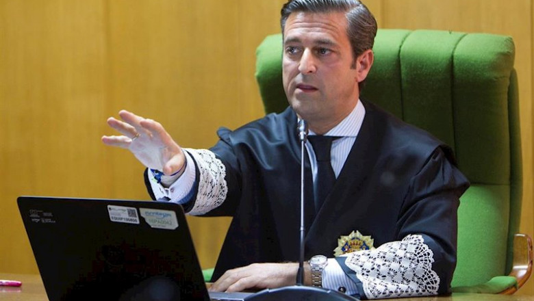 El juez decano de Vigo, Germán Serrano, durante el primer juicio plenamente telemático en el Juzgado de lo Social número 2 en Vigo, este lunes. Durante el juicio, los abogados entrarán por videollamada en una sala virtual. En Madrid (España) | Pool ep el juez decano de vigo german serrano durante el primer juicio plenamente telematico en el
