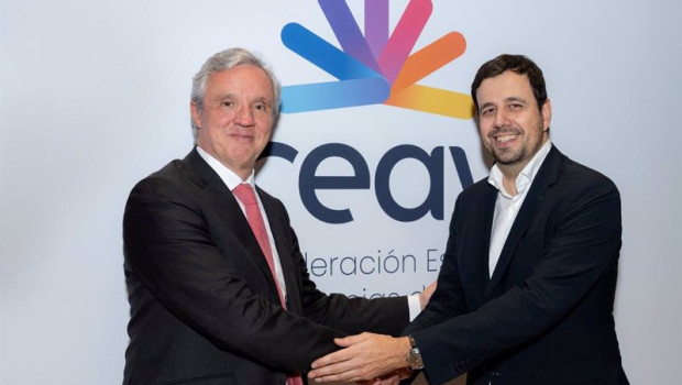 ep el presidente de ceav carlos garrido y el director de cliente de parques reunidos para espana e