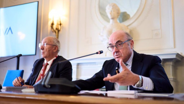 ep el vicepresidente bce luis de guindos d interviene durante la inauguracion del curso de verano de