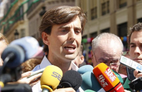 ep el vicesecretario de comunicacion del pp pablo montesinos atienden a los medios de comunicacion