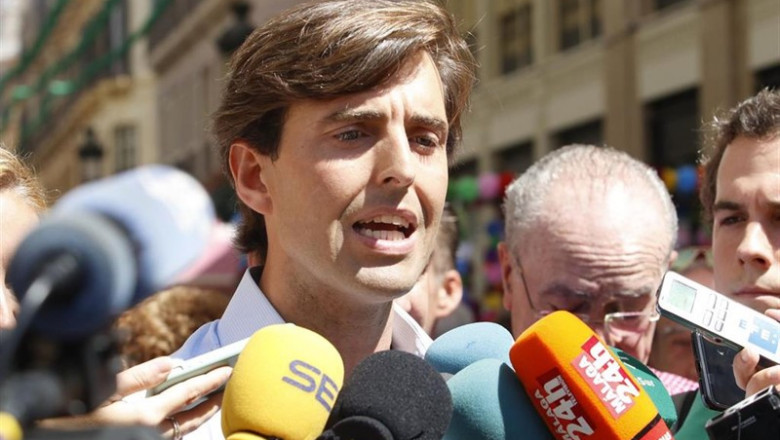 ep el vicesecretario de comunicacion del pp pablo montesinos atienden a los medios de comunicacion