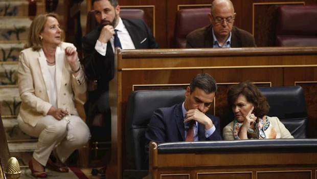 ep en la izquierda de la imagen en la segunda fila la diputada de vox lourdes mendez monasterio y el