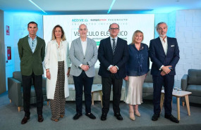 ep encuentro informativo de europa press con aedive vehiculo electricodecalogo de buenas practicas
