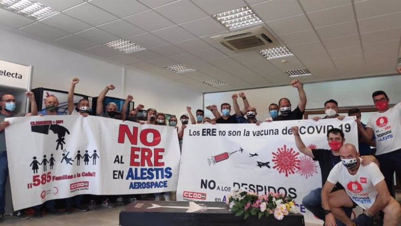 ep imagen del encierro este martes de los delegados de los comites de empresas de alestis san pablo
