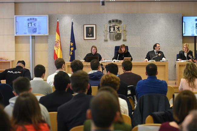 Juicio a los ocho acusados por la agresión a Guardias Civiles en Alsasua en 2016. | POOL ep juiciolos ocho acusadosla agresionguardias civilesalsasua2016
