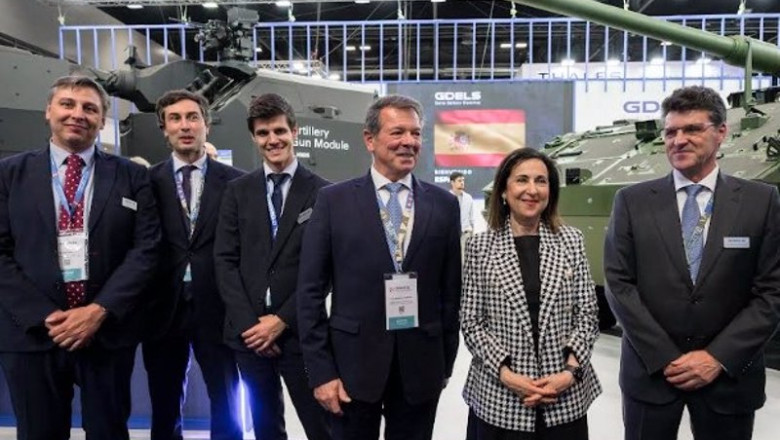 ep la ministra de defensa margarita robles en una reciente visita al stand de gdels en feindef ep la ministra de defensa margarita robles en una reciente visita al stand de gdels en feindef
