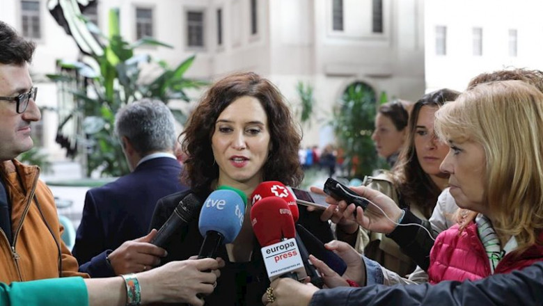 La presidenta de la Comunidad de Madrid, Isabel Díaz Ayuso, atiende a los medios de comunicación tras el acto de entrega de los 'Premios nacionales de la Real Academia de Gastronomía', en el Museo Reina Sofía de Madrid (España), a 4 de noviembre de 2019. | Marta Fernández Jara - Europa Press ep la presidenta de la comunidad de madrid isabel diaz ayuso atiende a los medios de comunicacion