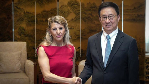 ep la vicepresidenta segunda y ministra de trabajo yolanda diaz con el vicepresidente de china han