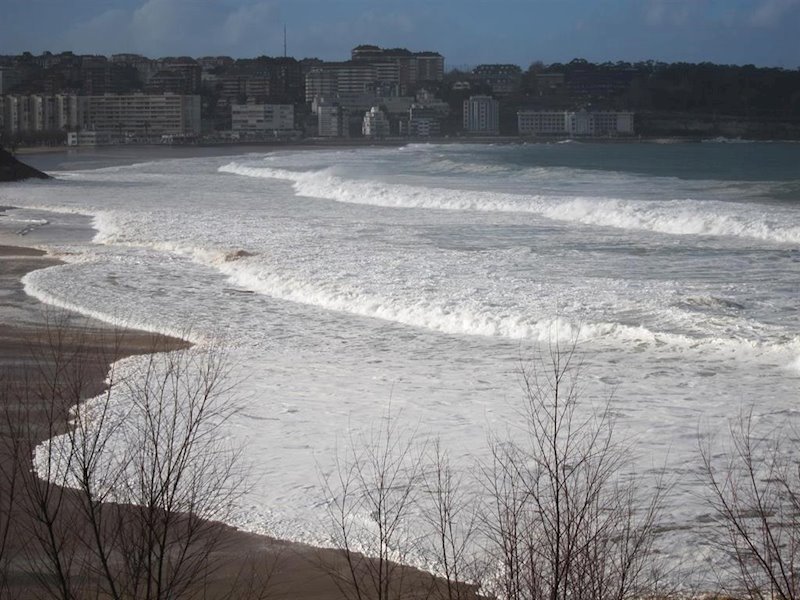 ep olas oleaje mar marea pleamar temporal aviso alerta santander cantabria foto de archivo ep olas oleaje mar marea pleamar temporal aviso alerta santander cantabria foto de archivo