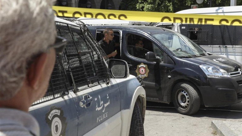 Policías de Túnez tras el doble atentado perpetrado en la capital del país | Khaled Nasraoui/dpa ep policiastunezdoble atentado perpetradola capitalpais