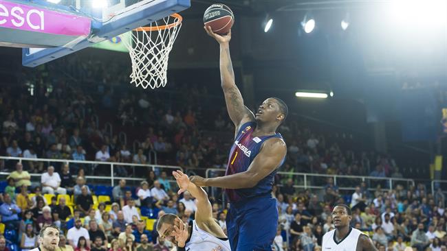 Seraphin anota en el Barcelona - San Pablo Burgos | ACB PHOTO/V. SALGADO ep seraphin anotabarcelona - san pablo burgos