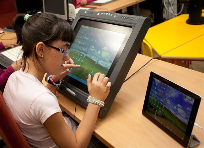 ep una alumna ciega utilizandotableta digital adaptada