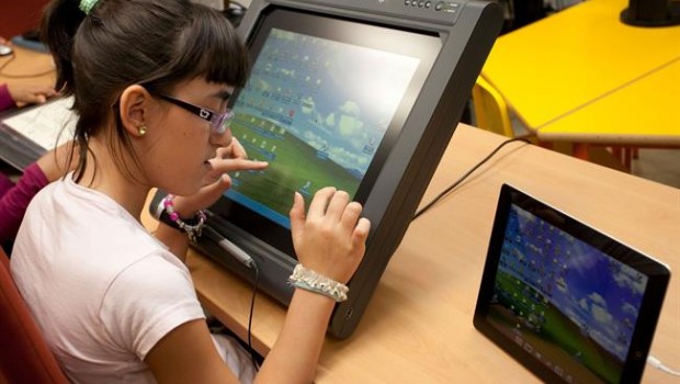 ep una alumna ciega utilizandotableta digital adaptada