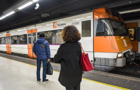 ep viajeros cogen un tren de rodalies en la estacion de sants a 23 de enero de 2026 en barcelona