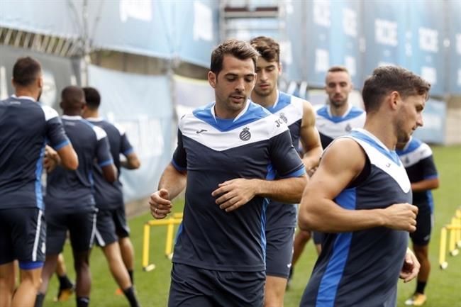 Víctor Sánchez en un entrenamiento del Espanyol | RCD ESPANYOL ep victor sanchezun entrenamientoespanyol