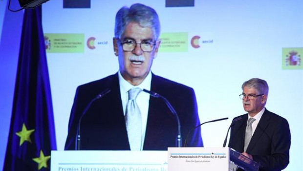 ep alfonso dastis intervienela entregaunos premiosperiodismo