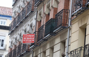 ep archivo   anuncio de un piso en alquiler en madrid espana a 31 de marzo de 2020