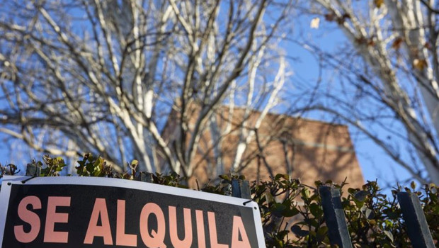 ep archivo   cartel de alquiler de viviendas