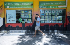 ep archivo   escaparate de una inmobiliaria a 10 de julio de 2025 en madrid espana