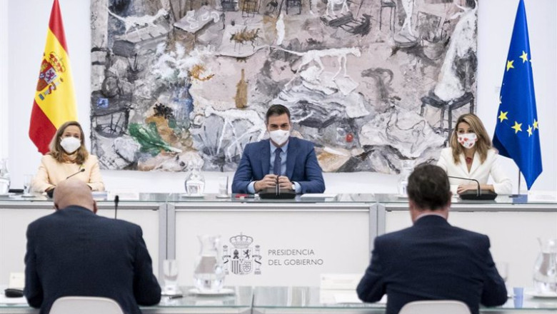 ep archivo i d la ministra de economia nadia calvino el presidente del gobierno pedro sanchez y la ep archivo i d la ministra de economia nadia calvino el presidente del gobierno pedro sanchez y la